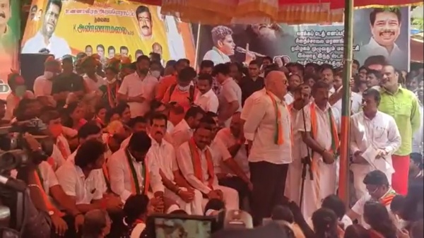 ராதாரவி