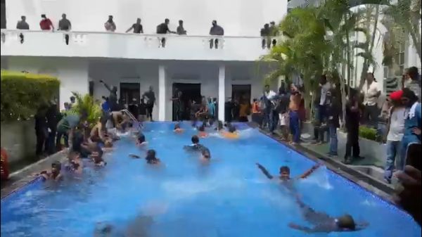 அதிபர் மாளிகை முற்றுகை 