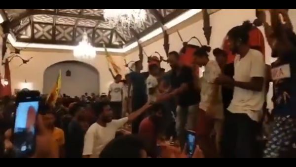 போராட்டக்காரர்கள் போராட்டக்காரர்கள்