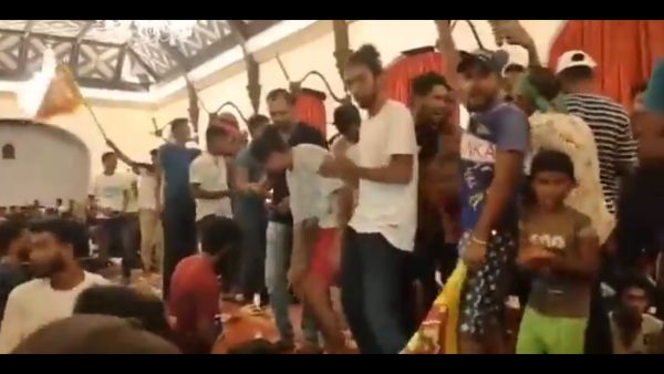 அதிபர் படுக்கையில் அதிபர் படுக்கையில்