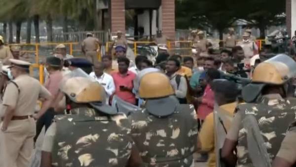 போராட்டத்தில் வன்முறை 