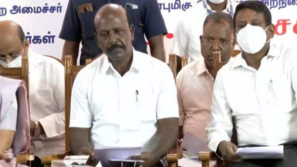 கையில் குச்சி கையில் குச்சி