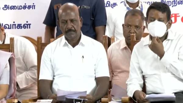 ரிஸ்க் எடுத்த அமைச்சர் ரிஸ்க் எடுத்த அமைச்சர்