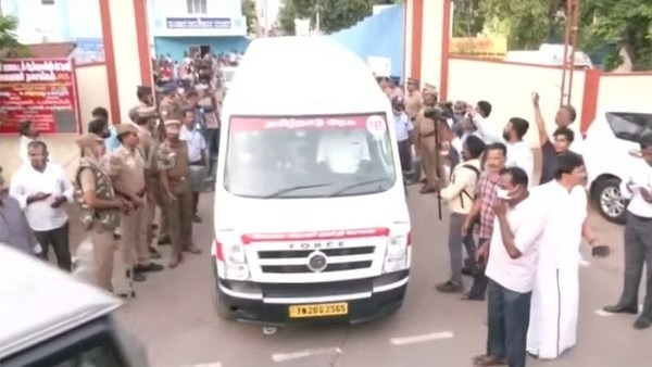 பெற்றோரிடம் உடல் ஒப்படைப்பு 