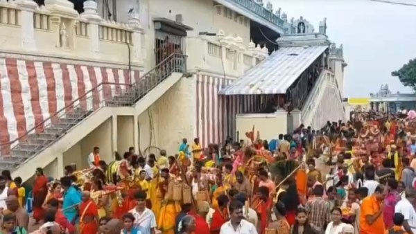 பக்தர்கள் தரிசனம் பக்தர்கள் தரிசனம்