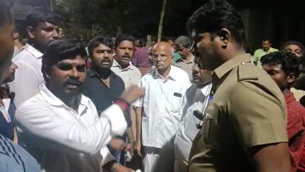 பொதுமக்கள் 