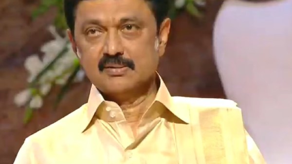 பட்டு வேட்டியில் முதல்வர் 