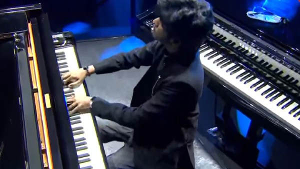  ஒரே நேரத்தில் இரண்டு பியானோ