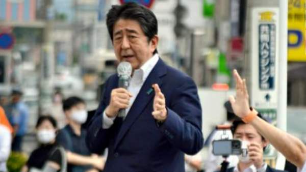 சுருண்டு விழுந்தார் சுருண்டு விழுந்தார்