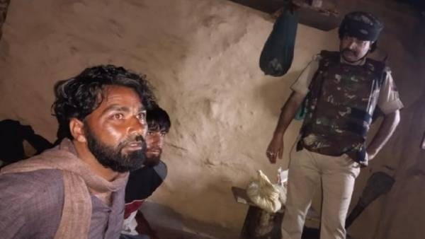 பின்னணி தெரியாது