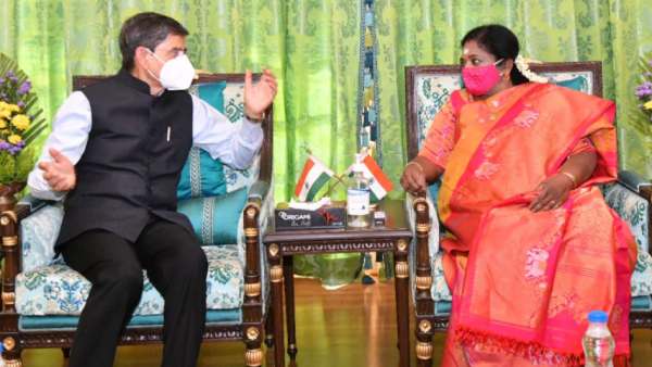 ஆளுநர்கள் ரவி-தமிழிசை சவுந்தரராஜன் 