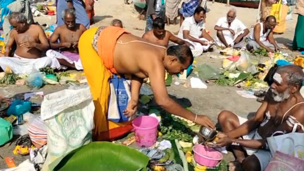 காக வடிவத்தில் முன்னோர்கள் 