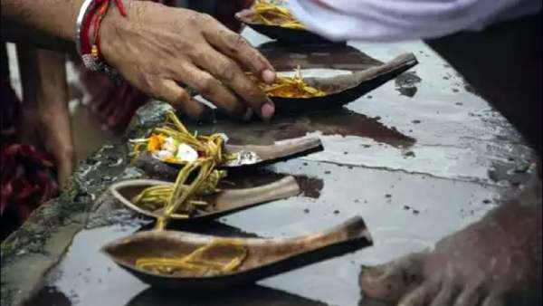 நம்முடன் தங்கியிருக்கும் முன்னோர்கள் நம்முடன் தங்கியிருக்கும் முன்னோர்கள்