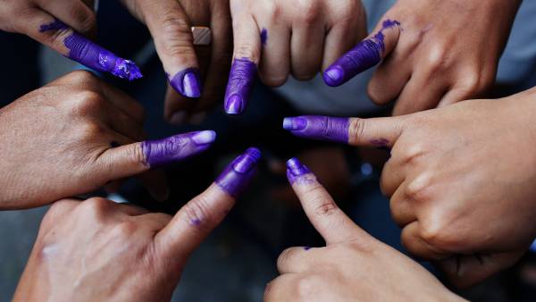 துனிசியாவில் அரசு கவிழ்ப்பு ஆதரவு