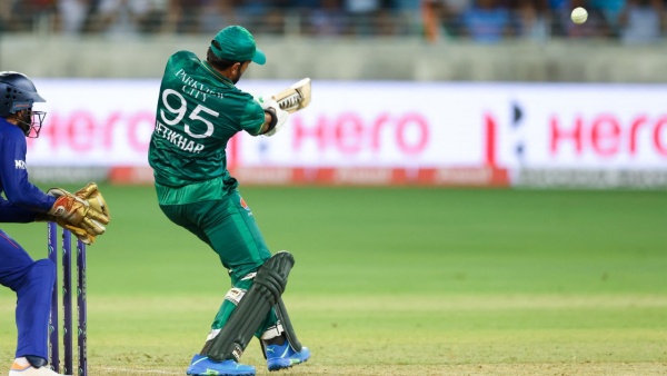 இந்தியா அசத்தல் பந்துவீச்சு