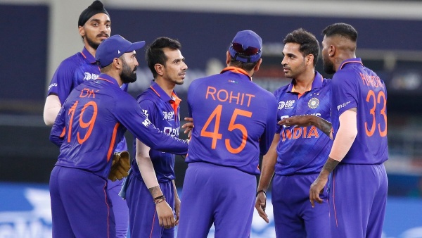 இந்தியா பவுலர்கள் அசத்தல்