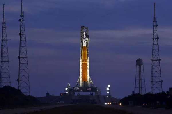 மனிதனுக்கும் நிலவுக்குமான தொடர்பு 