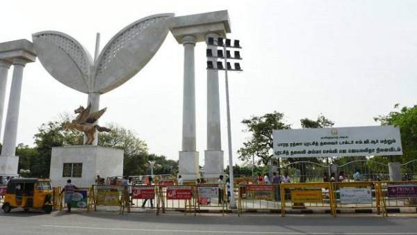 ஜெ.நினைவிடம் சென்ற ஓபிஎஸ் 