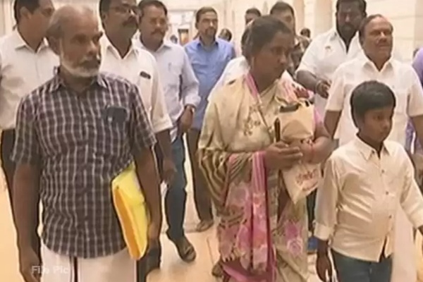 முதல்வரை நம்புகிறோம்