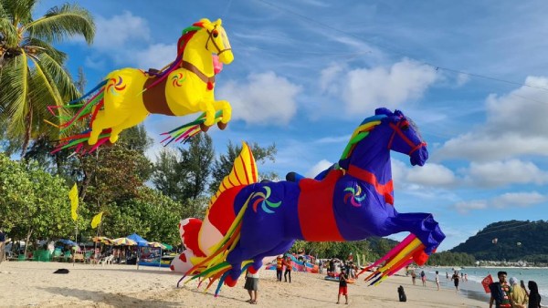 பார்வையாளர்கள் மட்டும் 