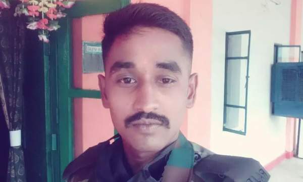 ராணுவ வீரர்