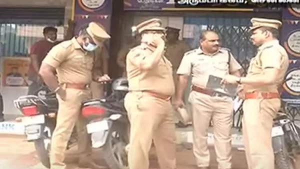 ஒரு லட்ச ரூபாய் சன்மானம் 