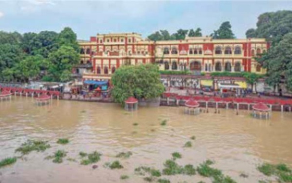 80 க்கும் மேற்பட்ட கிராமங்கள் மூழ்கின