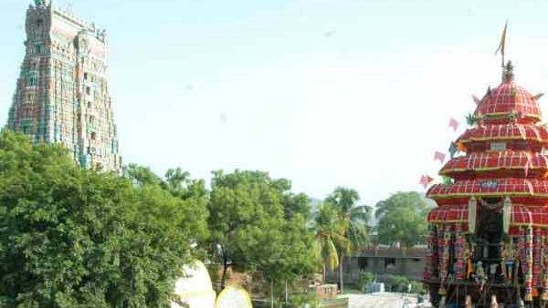 தேரில் வலம் வரும் ஆண்டாள் 