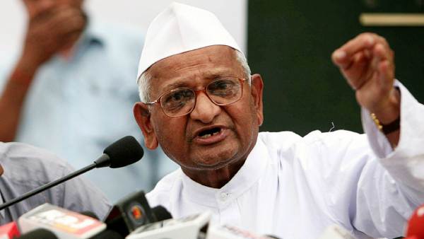 அதிகார போதையில் மிதப்பது போல் தெரிகிறது 