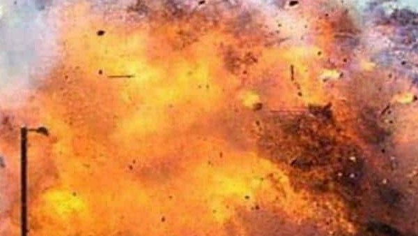 வெடித்து சிதறிய குண்டுகள் 