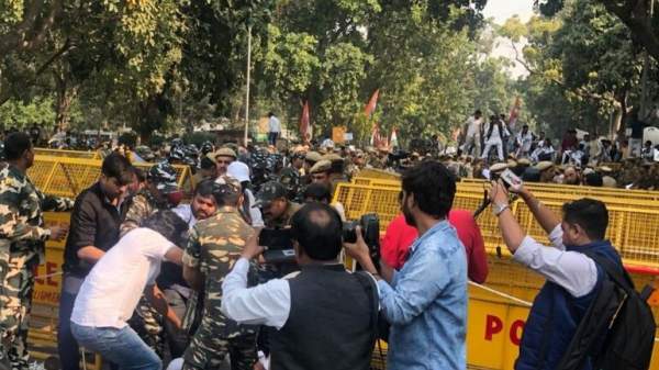  டெல்லியில் போராட்டம் 