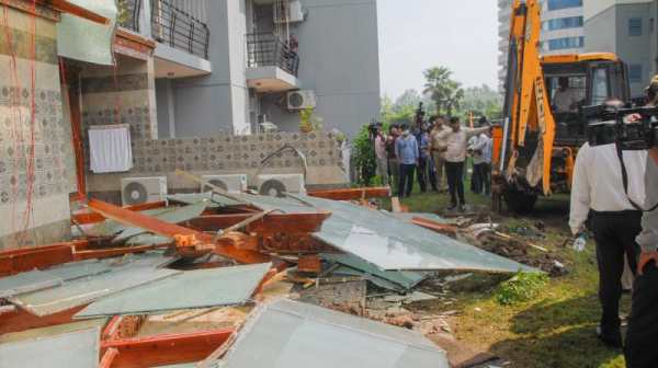 பெண் தாக்குதல் பெண் தாக்குதல்