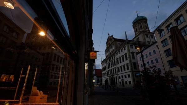  விளக்குகள் அணைக்கப்படுகின்றன