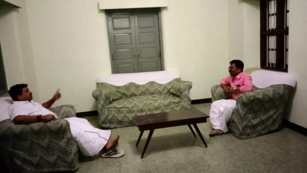 நள்ளிரவில் சந்திப்பு 