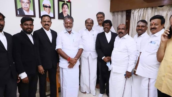 வக்கீல்கள் 