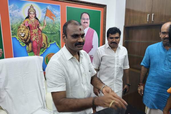  கமலாலயத்தில் முருகன் அறை 