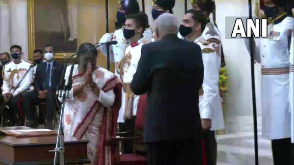 இன்று பதவியேற்பு 