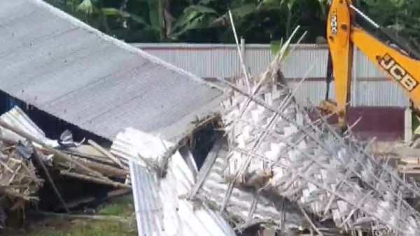 மதரசா பள்ளி இடிப்பு 