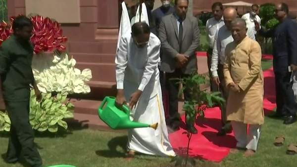 வெங்கையா நாயுடு 