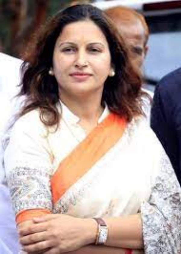  ஸ்டார் + மூவ்