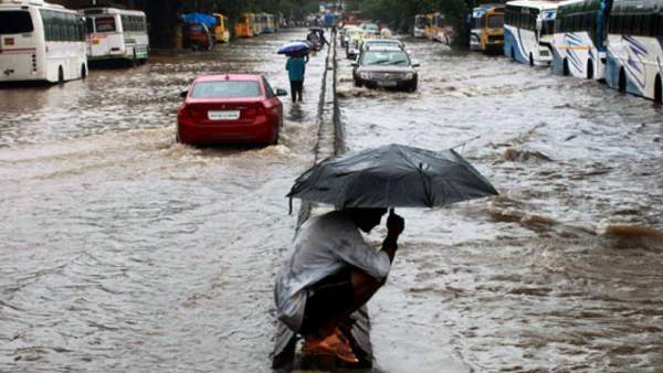  பெங்களூரில் வெளுத்து வாங்கிய மழை 