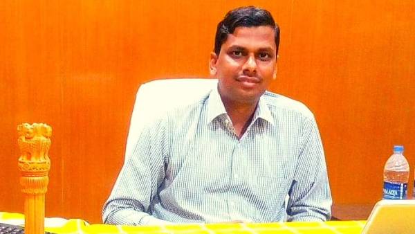 இளம்பகவத் ஐஏஎஸ்