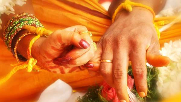 நாலு சுவர்கள் நாலு சுவர்கள்