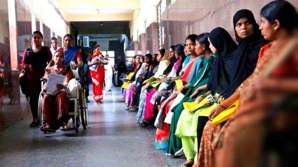 லட்சணக்கான பெண்கள்