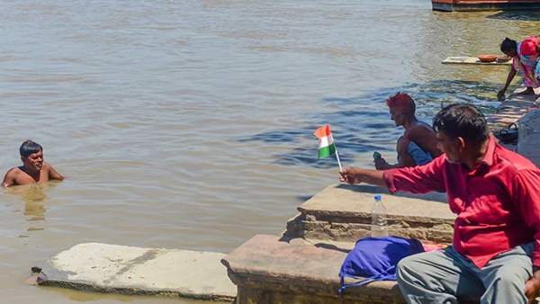  தயார் நிலையில் படகுகள், நகரும் பம்புகள் 