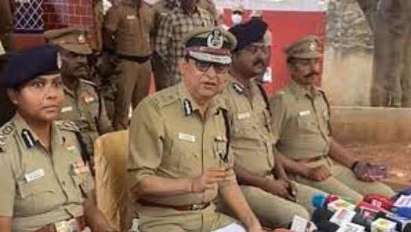 போலீஸ் அதிகாரி போலீஸ் அதிகாரி