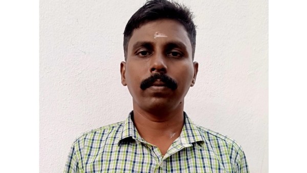 விருது வழங்கும் ஜனாதிபதி 