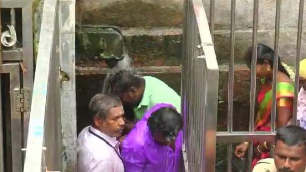 Aadi 18 People celebrated Aadi peruku at holy bath in Azagar Hill Nubupara Gangai 