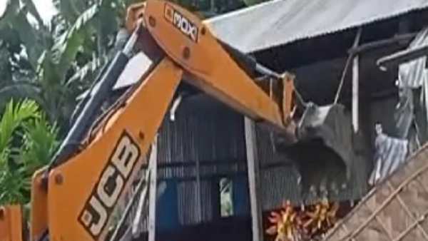 அசாமில் 12 பேர் கைது 