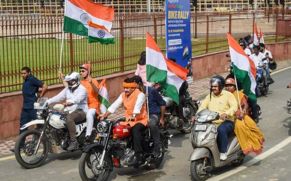 ஊர்வலம் செல்லும் பாஜகவினர் ஊர்வலம் செல்லும் பாஜகவினர்